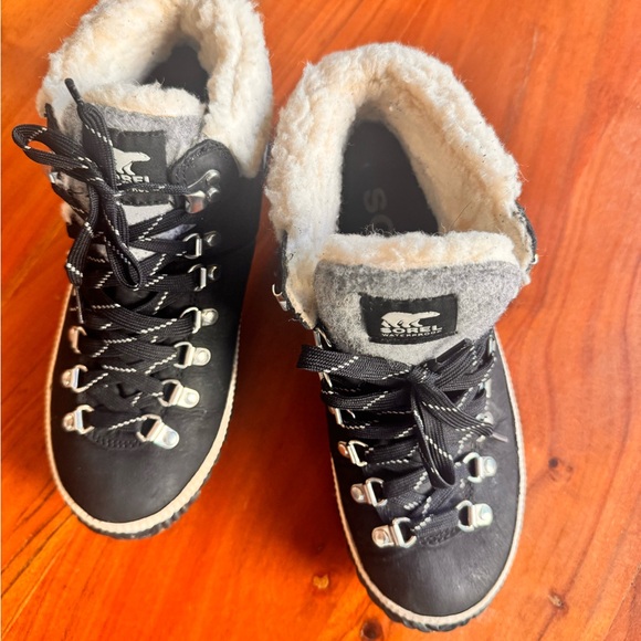 Sorel boots - Picture 4 of 5